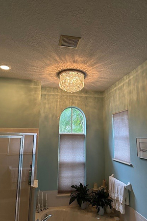 http://Pendant%20chandelier%20over%20bathtub