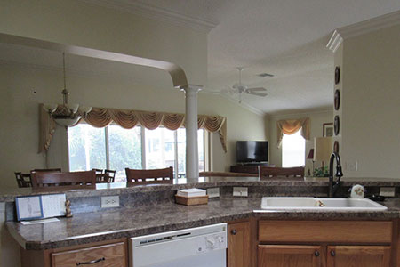 http://Recessed%20lights%20over%20counter%20tops%20in%20kitchen.