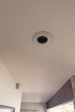 http://Recessed%20light%20in%20hallway