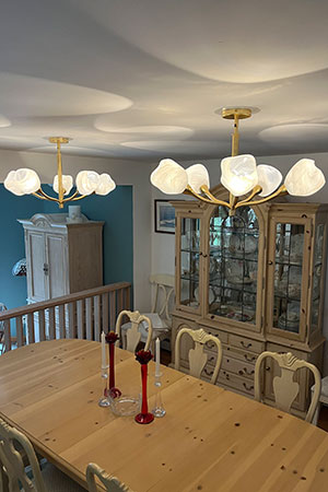 http://A%20couple%20of%20chandeliers%20to%20make%20the%20dining%20area%20inviting.